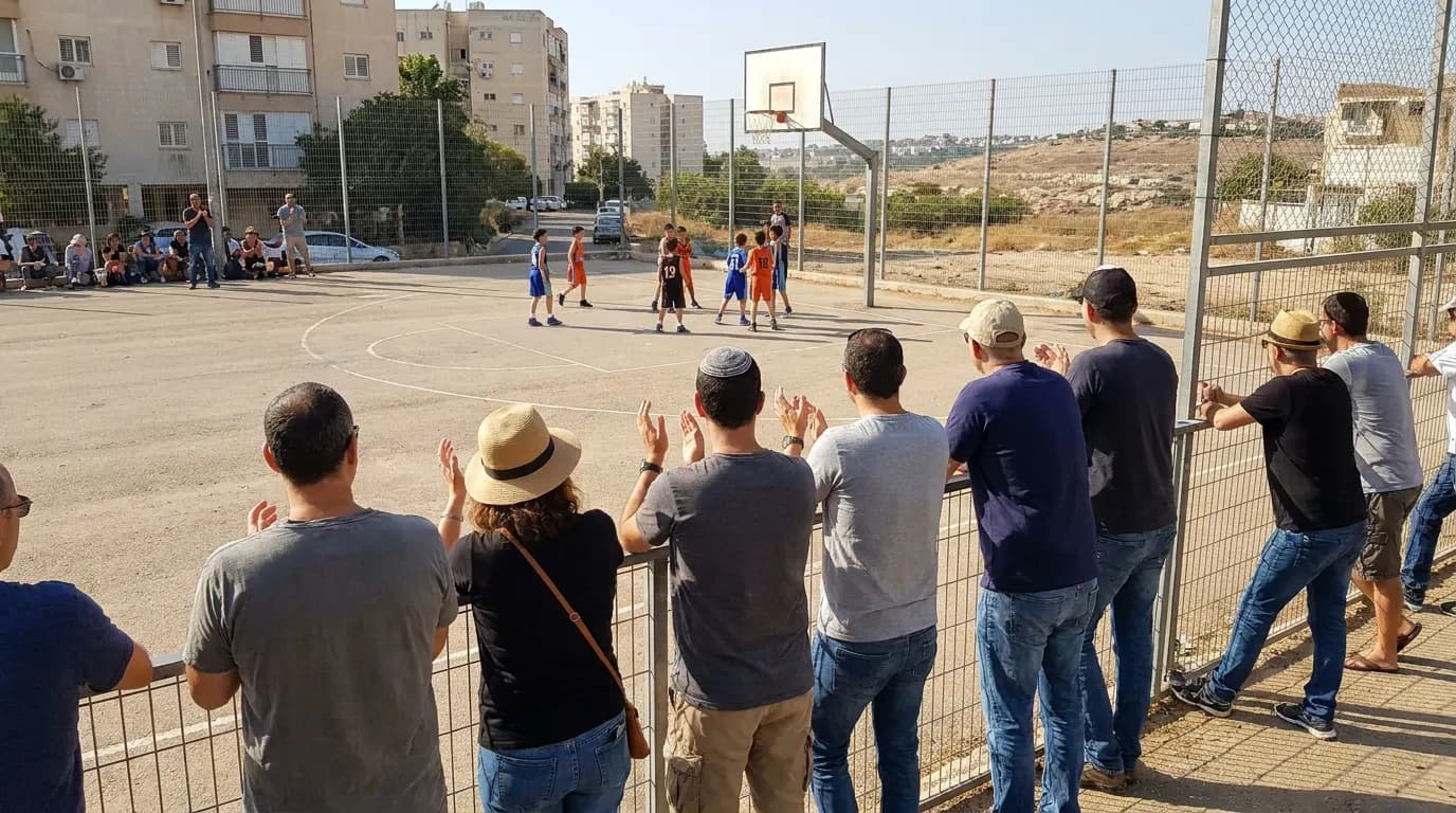ילדים בפעילות ספורט קהילתית במזכרת בתיה — חסות ספורט לעסקים מקומיים